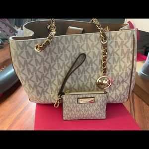 Michael kors jet set chain large shoulder tote